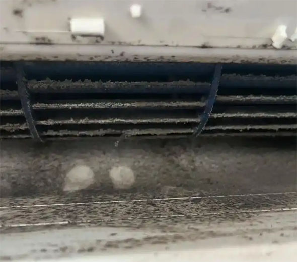 镇宁空调吹的风有股烧焦味是怎么回事